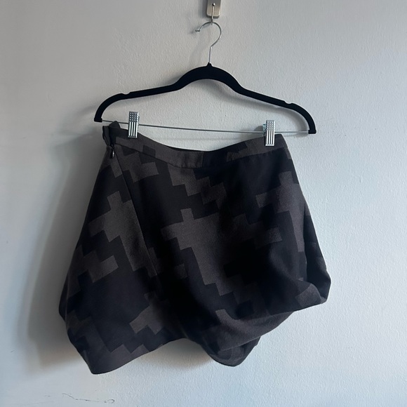 Vivienne Westwood red label wool asymmetrical mini skirt. Size US S. - Picture 4 of 8